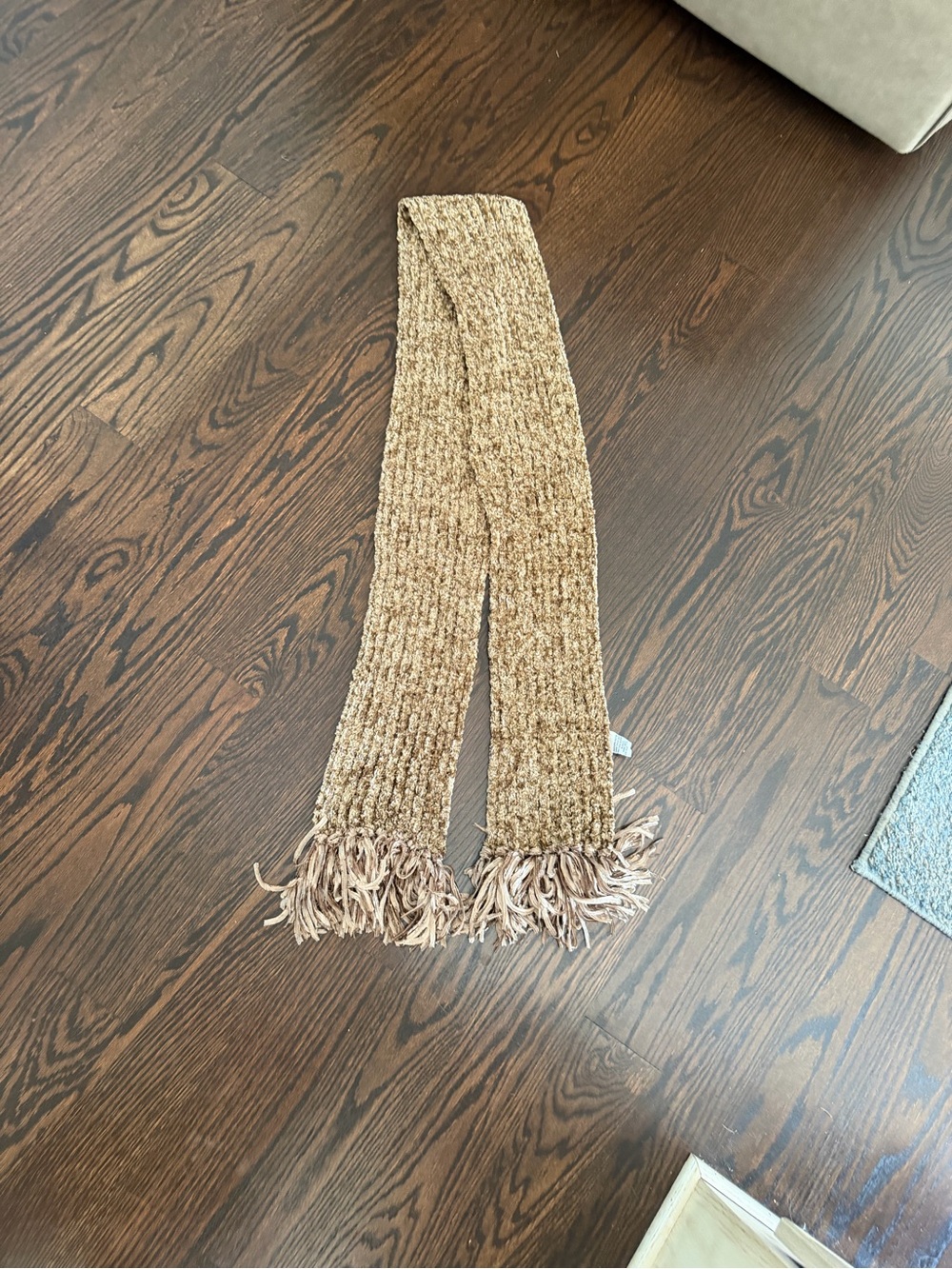 Long knit scarf with fringed tassels at both ends